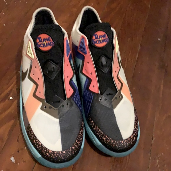 Lebron 18 low x space jam a new legacy